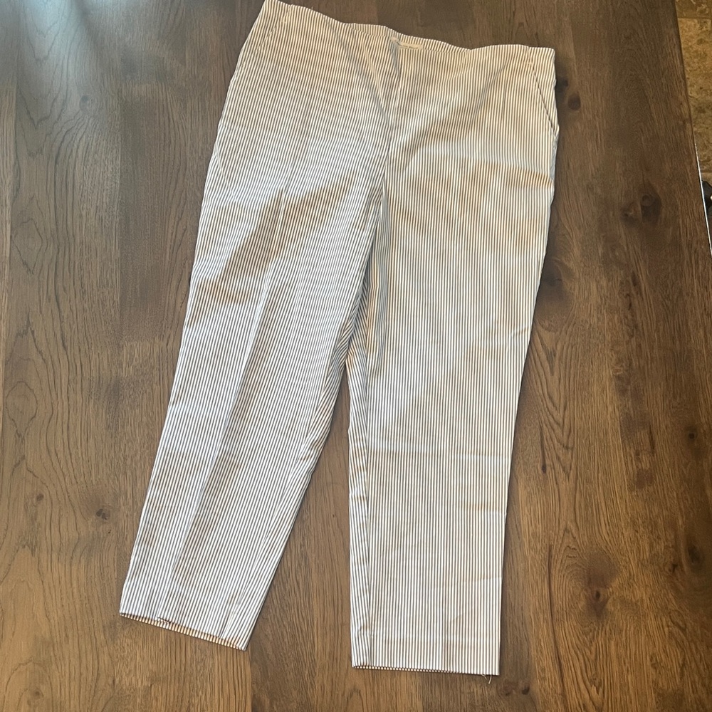 Carolina Belle Women's Striped Cropped Pants 8